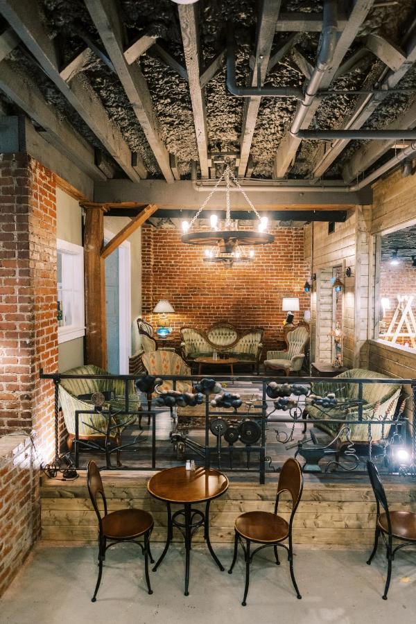 The Nuwray Hotel & Carriage House Burnsville Buitenkant foto