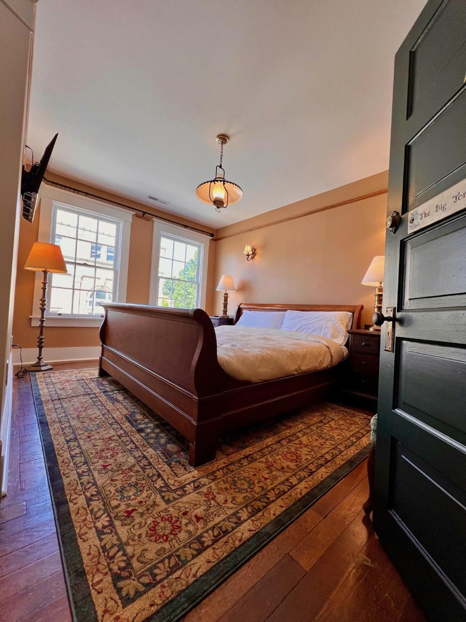 The Nuwray Hotel & Carriage House Burnsville Buitenkant foto