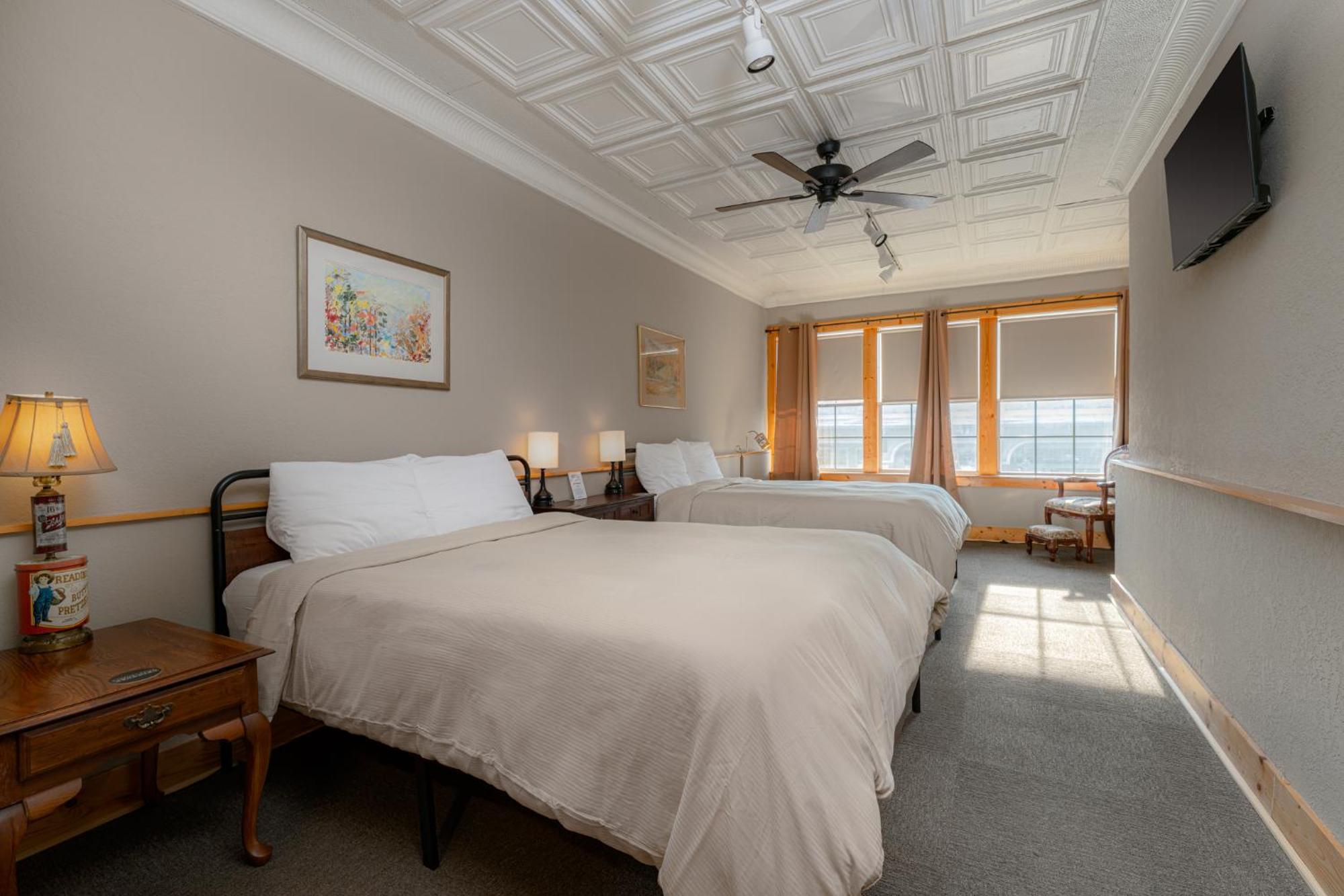 The Nuwray Hotel & Carriage House Burnsville Buitenkant foto